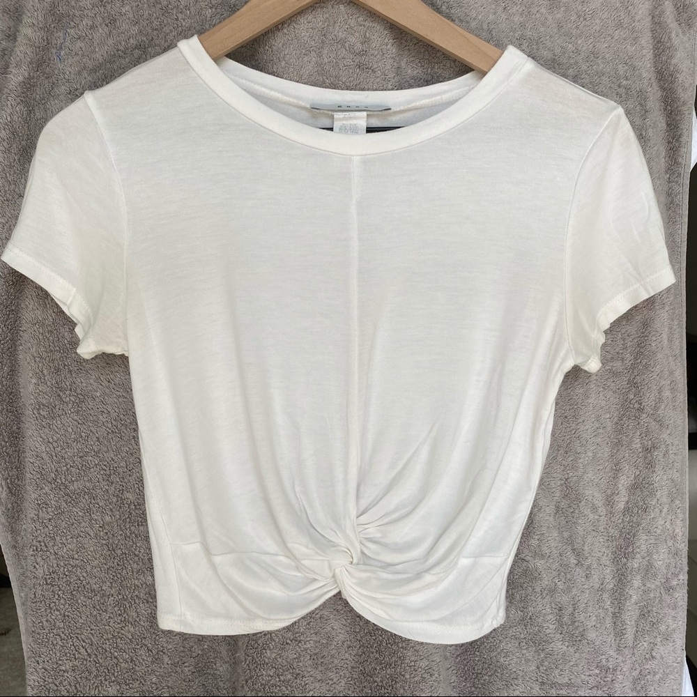 gaze | White Cropped Tee with Knot Detail